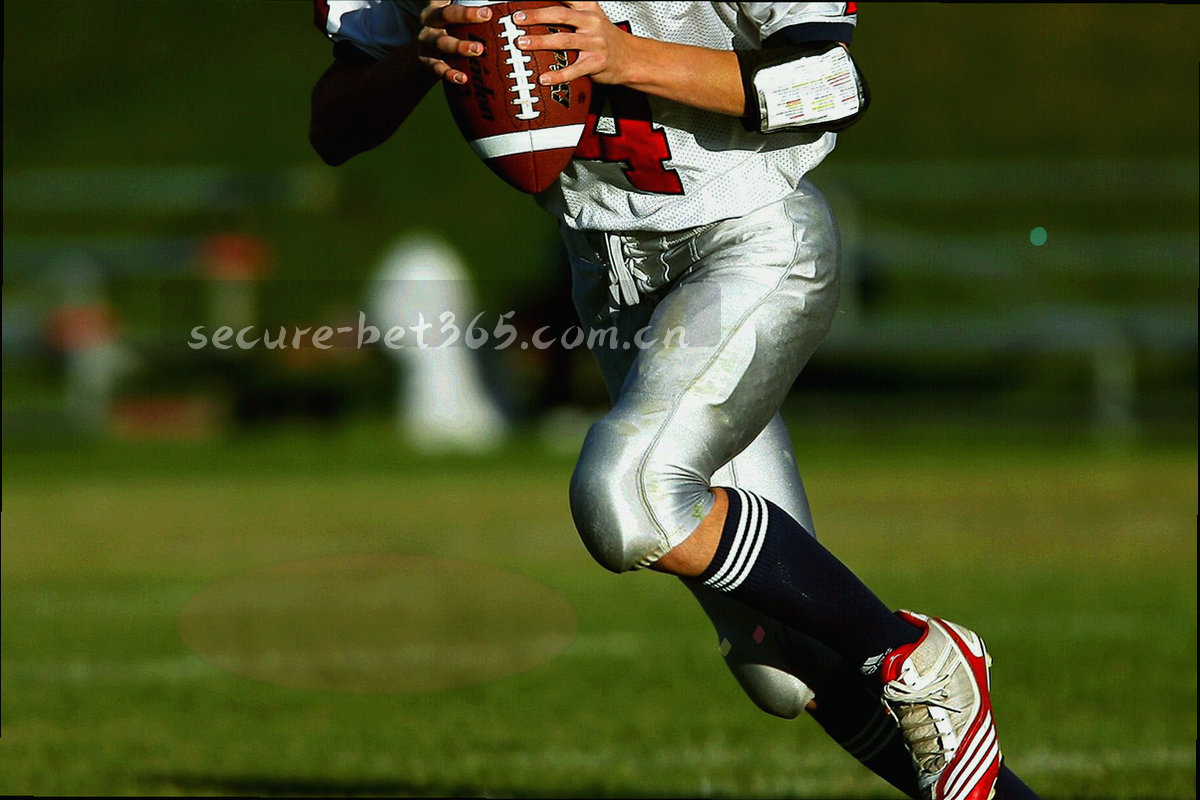 荧光青数据趋势线与比分刻度组成的抽象图表，没有人物出现